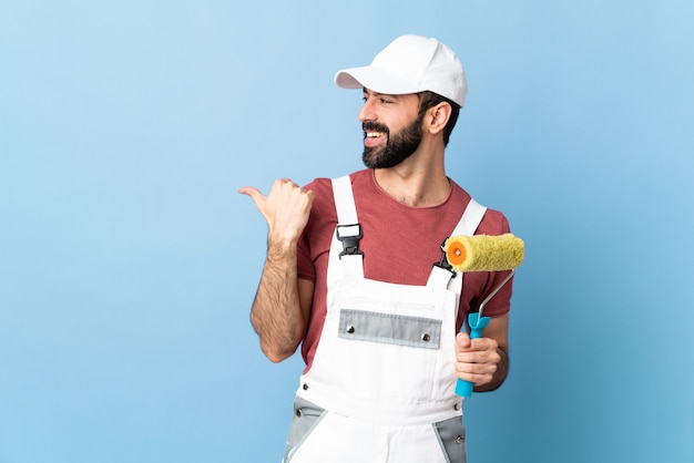 Homem com barba sobre fundo isolado