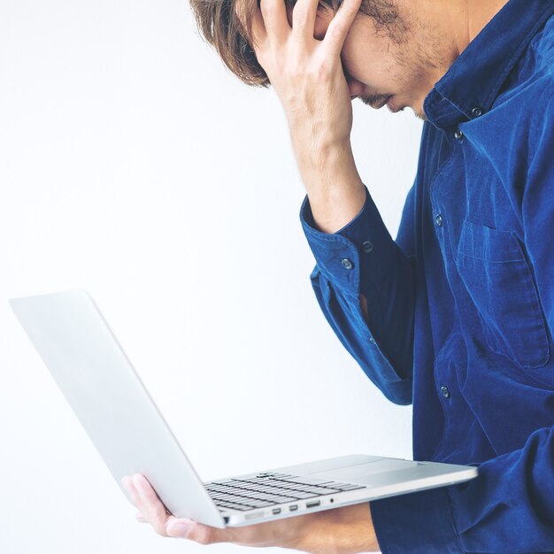 Foto homem, com, computador, laptop