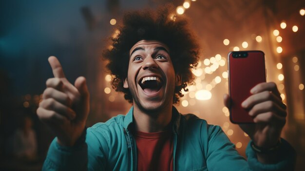 Foto homem com o telemóvel na cara