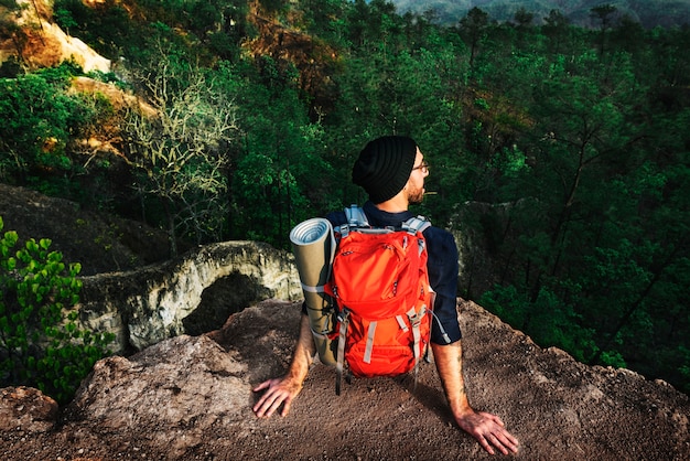 Homem, com, um, mochila, em, a, floresta