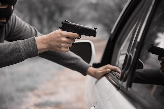 Homem com uma arma ameaçou motorista
