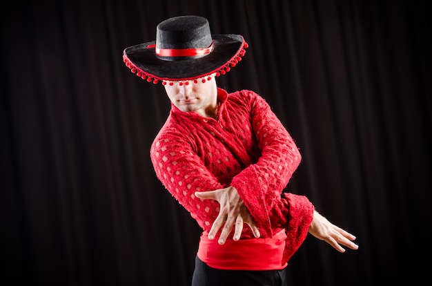 Homem, dançar, espanhol, dança, em, vermelho, roupa