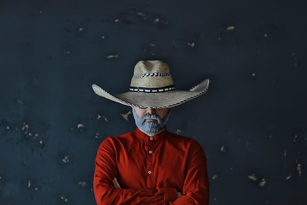 homem de chapéu com aba de palha, esconde o rosto, cara incógnito, estilo abstrato de música country américa oeste