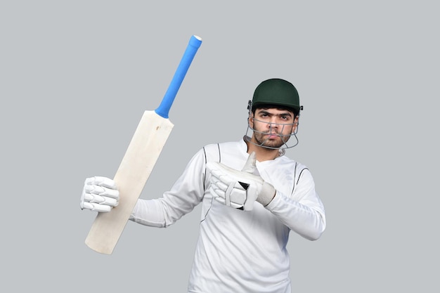homem de esportes segurando o bastão e dando o polegar para cima modelo paquistanês indiano