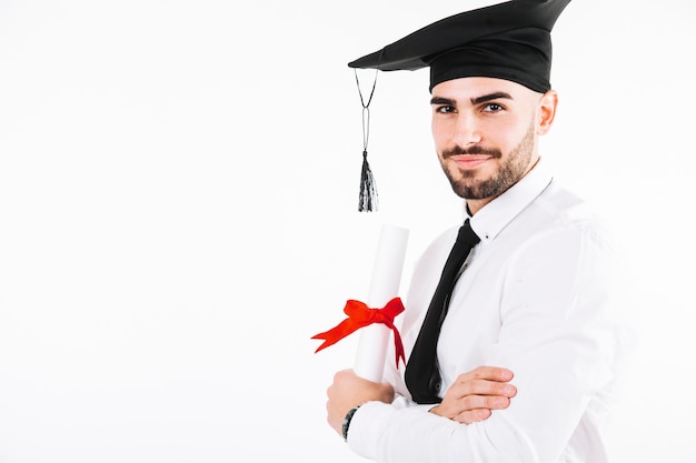 Foto homem de graduação bonito com diploma