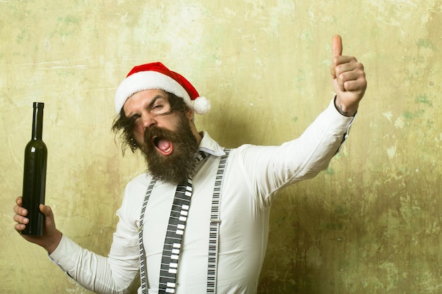 Homem de Natal com cara feliz.