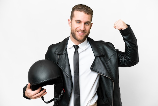 Homem de negócios com um capacete de moto sobre fundo branco isolado, fazendo um gesto forte