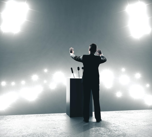 Foto homem de negócios dando discurso