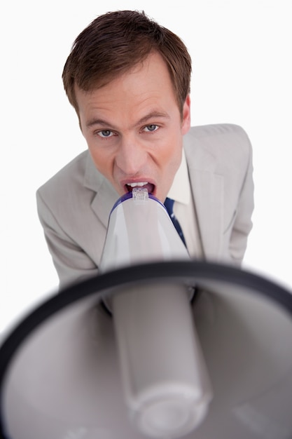 Foto homem de negócios gritando através de megafone