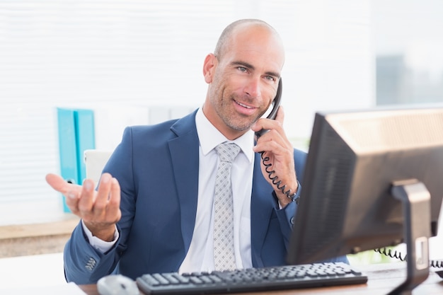 Homem de negócios no telefone