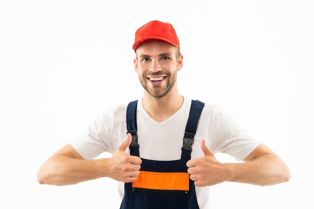 Homem de uniforme de construtor isolado no polegar de fundo branco para cima