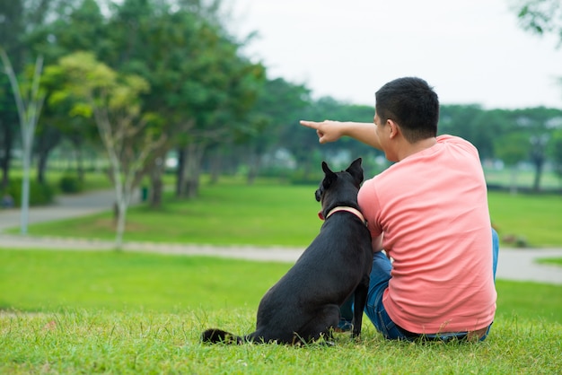 homem e cachorro