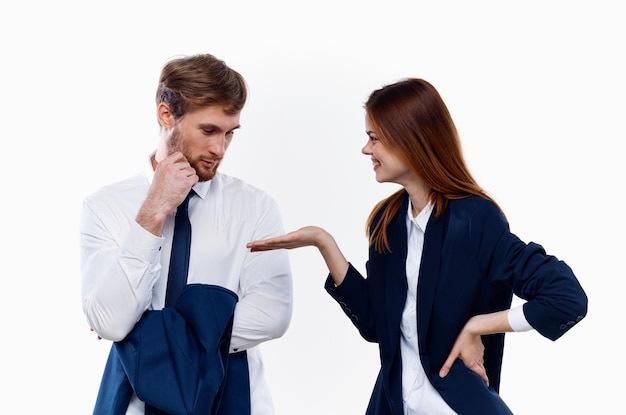 homem e mulher colegas de trabalho comunicação finanças escritório de trabalho foto de alta qualidade