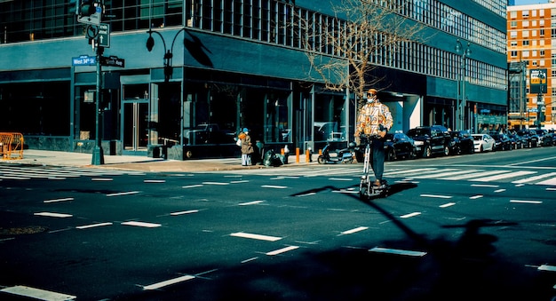 Foto homem em scooter nova iorque