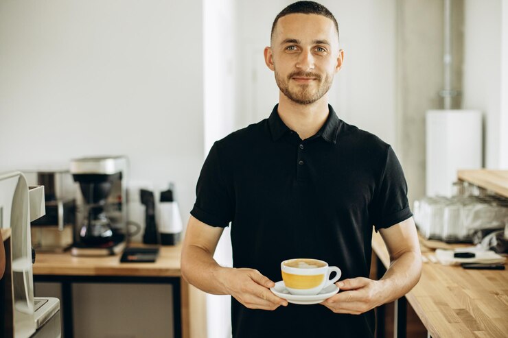 Foto homem em uma cafeteria servindo xícara de cappuccino