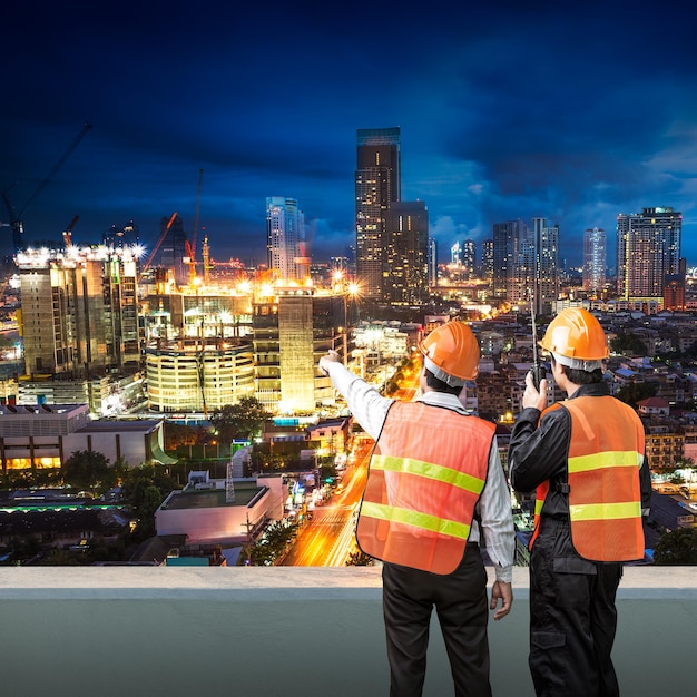 Foto homem engenheiro de construção