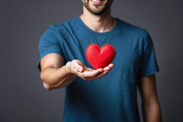 Foto homem entregando coração vermelho símbolo de valentine