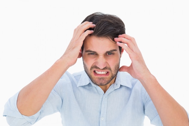 Foto homem estressado olhando a câmera