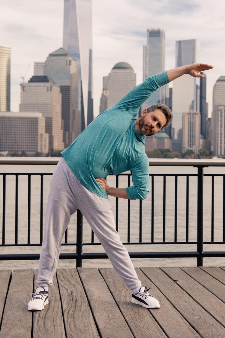 Foto homem exercício em nyc atlético maduro homem em forma fazendo exercícios na cidade ao ar livre homem feliz treino em novo