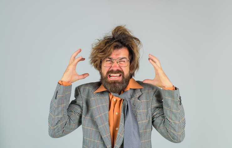 Foto homem irritado confuso professor barbudo homem na educação de terno de volta à escola retrato de professor em
