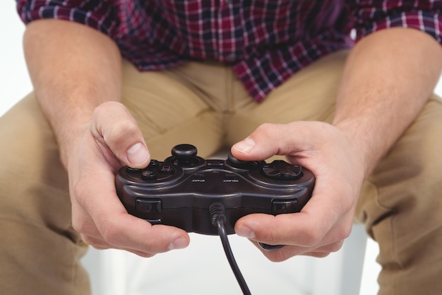 Foto homem jogando no jogo