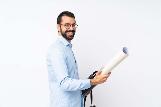 Homem jovem arquiteto com barba sobre branco isolado