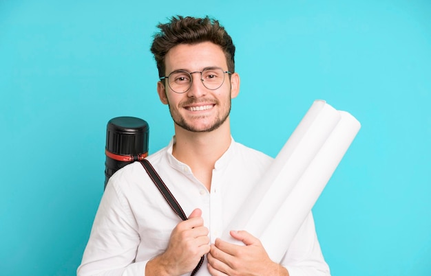 Homem jovem estudante de arquitetura universitário bonito