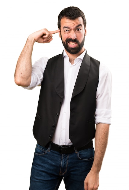 Foto homem legal fazendo um gesto louco em fundo branco isolado