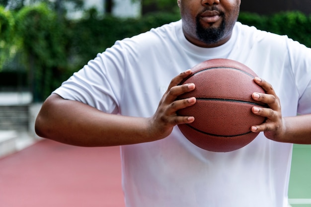 Homem, ligado, um, quadra basquetebol