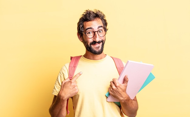 homem louco expressivo se sentindo feliz e apontando para si mesmo com um animado. conceito de estudante adulto