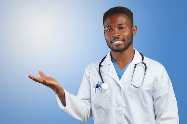 Homem médico americano africano.