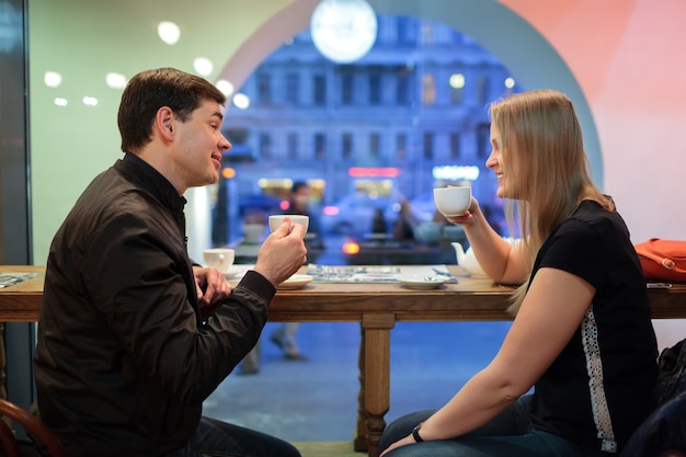 Homem mulher, conversando, sobre, café