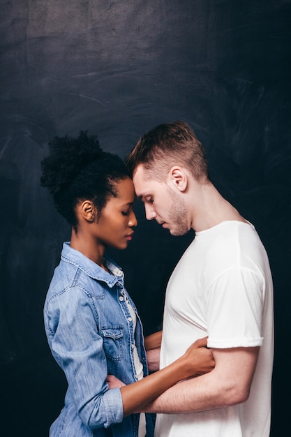 Homem Mulher Relacionamento Juntos Casal Amor Desfrutar União Amor Interracial Paz Família Conceito de Comunicação