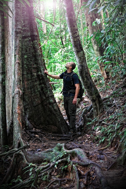 Homem na selva