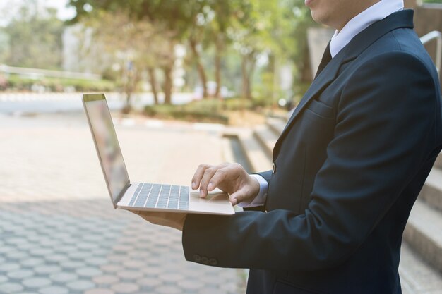 Homem negócios, e, laptop