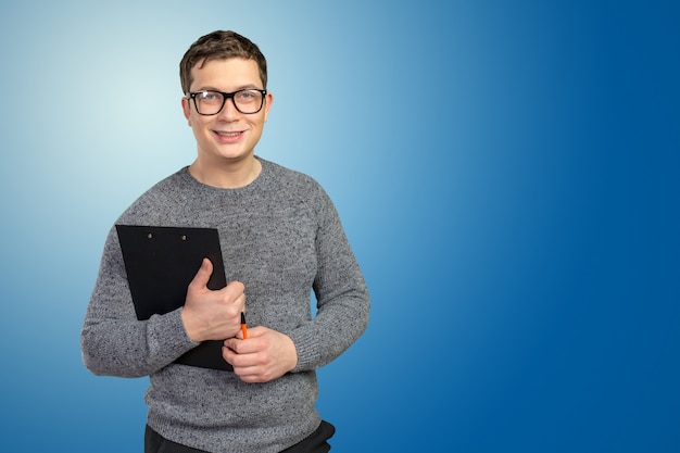 Homem negócios, segurando clipboard