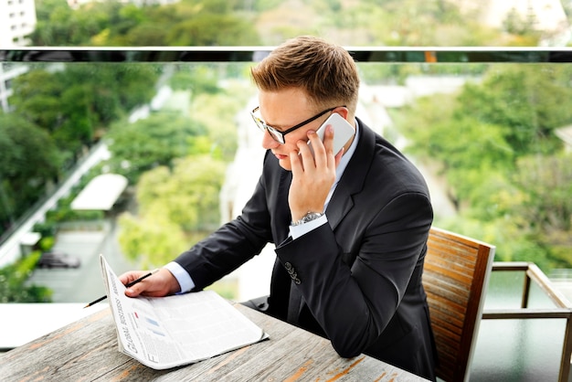 Homem negócios, telefone