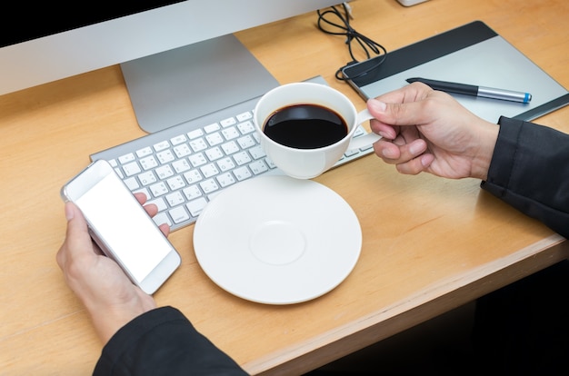 Homem negócios, trabalhando, em, local trabalho, com, computador