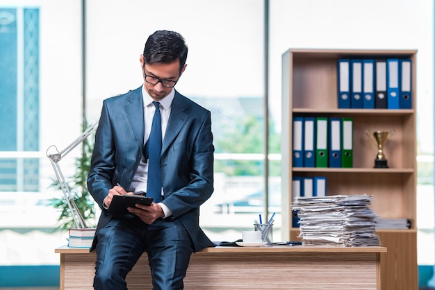 Homem negócios, trabalhando, escritório