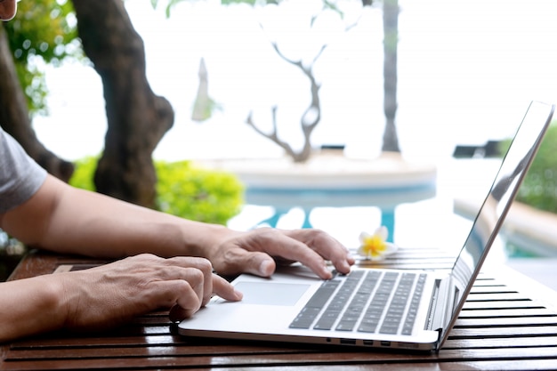 Foto homem negócios, trabalho, com, laptop