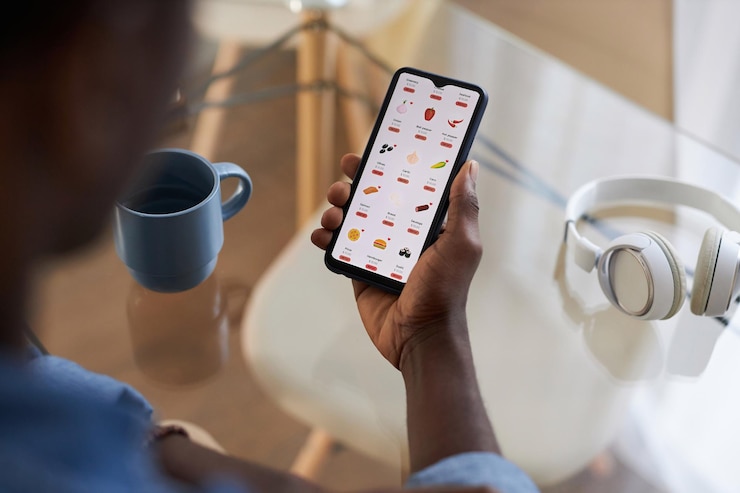 Foto homem negro usando entrega de comida e aplicativo de compras de supermercado online