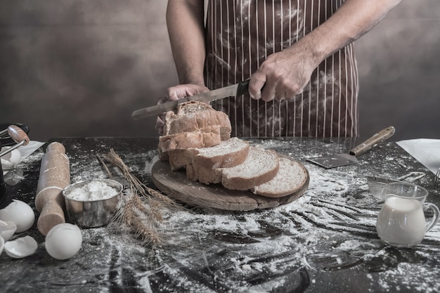 Homem, preparar, pães, tabela, em, panificadora