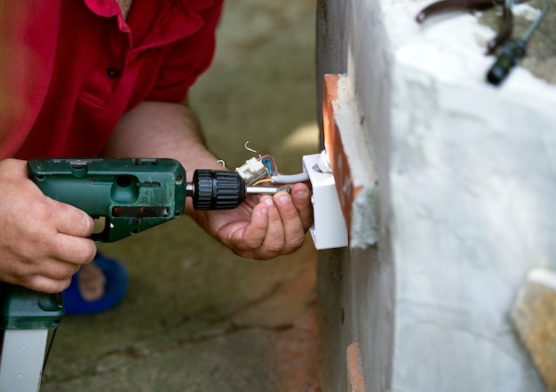 Foto homem, reparar, elétrico, instalação