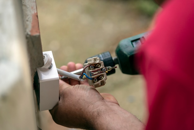 Homem, reparar, elétrico, instalação