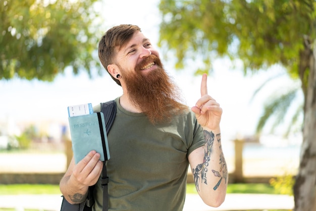 Homem ruivo com barba