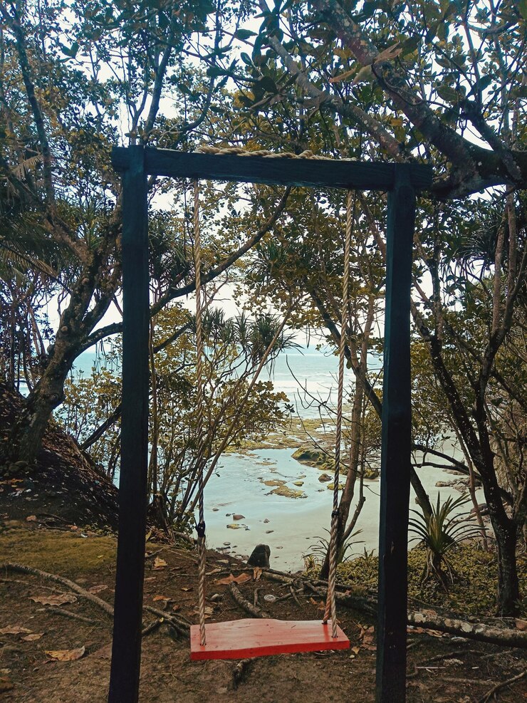 Foto homem sentado em um banco na floresta