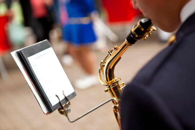 Homem, tocando, saxofone