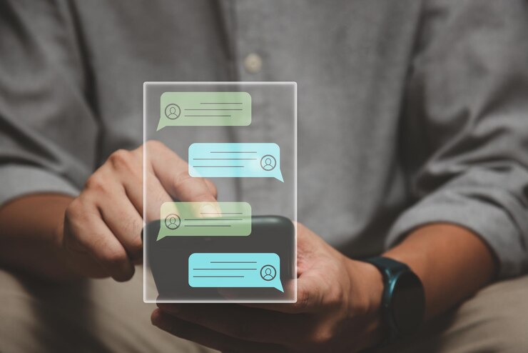 Foto homem usando chat on-line smartphone tela virtual tecnologia digital conexão aplicação gadget pesquisa de informações on-line conceito de negócio