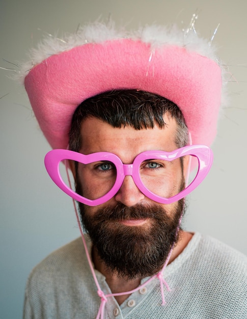 Homem vearded engraçado com barba longa e bigode