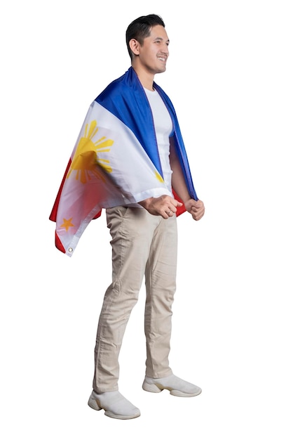 Homens asiáticos celebram o dia da independência das Filipinas em 12 de junho segurando a bandeira das Filipinas